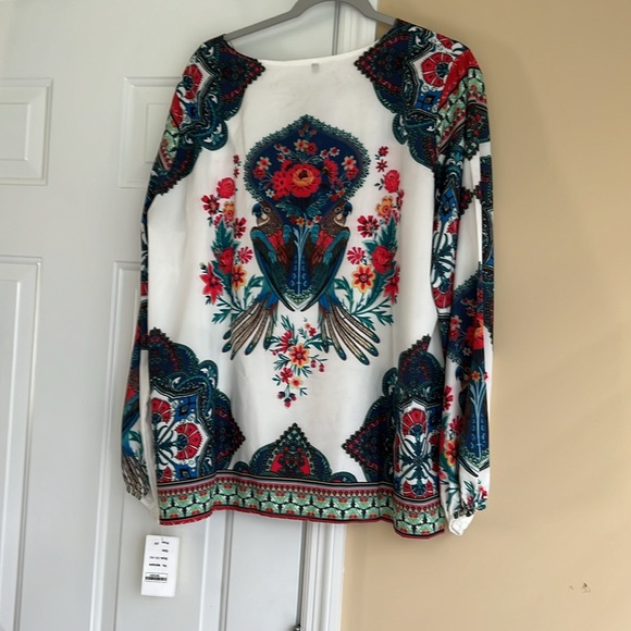 NWT BEAUTIFUL VIBRANT COLORS V-NECK   WITH ROPE W/ TASSELS  SIZE XL OVERSIZED - Picture 2 of 6